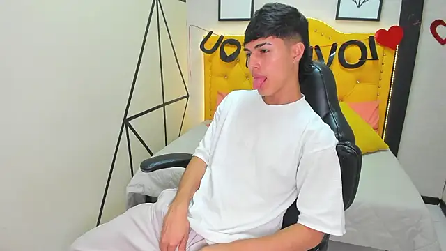 Snapshot of Ethan_Jamees chatting on 02-16-26, 07:34 Ethan Jamees online show from 02-16-26, 07:34