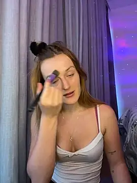 Snapshot of madlynginger chatting on 11-28-25, 12:49 madlynginger online show from 11-28-25, 12:49