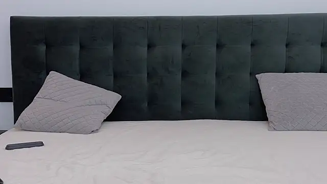 AnnaBenet online show from 12-16-25, 04:55