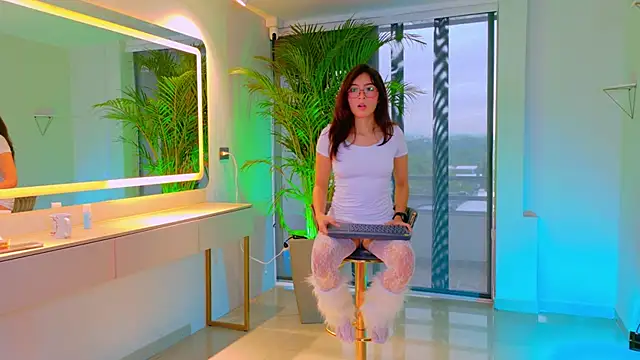 Snapshot of Mia_Cullen chatting on 01-14-26, 11:58 Mia Cullen online show from 01-14-26, 11:58