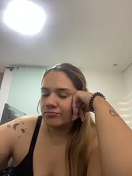 Snapshot of LoreinnFox chatting on 04-25-26, 10:29 LoreinnFox online show from 04-25-26, 10:29