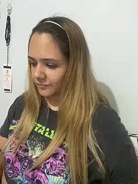 Snapshot of LoreinnFox chatting on 04-06-26, 04:46 LoreinnFox online show from 04-06-26, 04:46