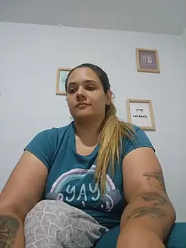 Snapshot of LoreinnFox chatting on 05-30-26, 05:03 LoreinnFox online show from 05-30-26, 05:03