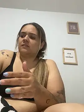 Snapshot of LoreinnFox chatting on 04-02-26, 04:41 LoreinnFox online show from 04-02-26, 04:41