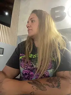 Snapshot of LoreinnFox chatting on 04-05-26, 08:26 LoreinnFox online show from 04-05-26, 08:26