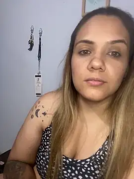 Snapshot of LoreinnFox chatting on 04-19-26, 05:19 LoreinnFox online show from 04-19-26, 05:19