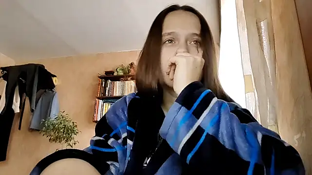 SophieHazely online show from 12-15-25, 05:46