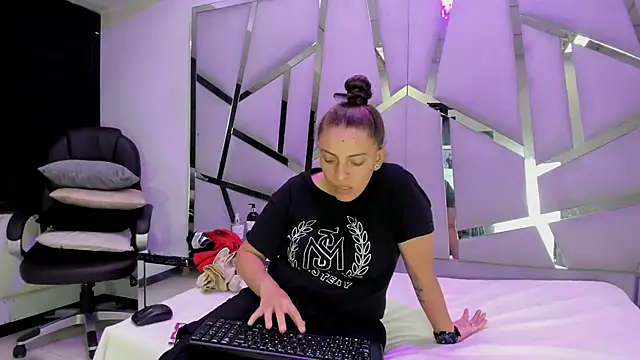 Alyssa Noah online show from 04-08-26, 03:19