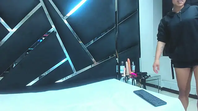 Alyssa Noah online show from 04-15-26, 03:01