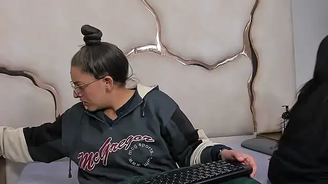 Alyssa Noah online show from 03-19-26, 03:28