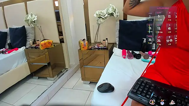 Snapshot of katty_withe chatting on 12-22-25, 05:07 katty withe online show from 12-22-25, 05:07