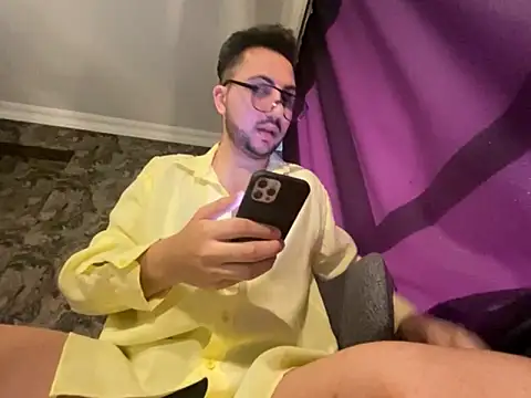 Snapshot of mcylzsd chatting on 11-28-25, 12:27 mcylzsd online show from 11-28-25, 12:27