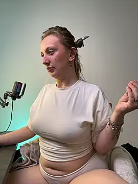 Snapshot of Helga_vibe chatting on 07-18-26, 02:14 Helga vibe online show from 07-18-26, 02:14