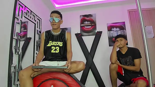 COUPLES BOYS online show from 11-28-25, 07:30