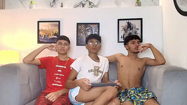 COUPLES BOYS online show from 02-25-26, 01:28