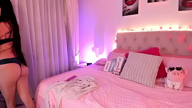 Snapshot of Charlotte_rider_ chatting on 12-19-25, 03:32 Charlotte rider online show from 12-19-25, 03:32