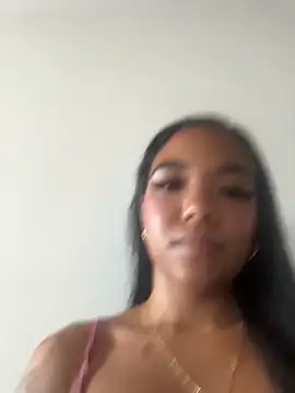 Snapshot of caro_ebony chatting on 04-28-26, 08:57 caro ebony online show from 04-28-26, 08:57