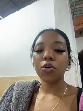 Snapshot of caro_ebony chatting on 04-30-26, 02:29 caro ebony online show from 04-30-26, 02:29