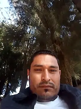 Snapshot of cristian112090 chatting on 12-20-25, 05:38 cristian112090 online show from 12-20-25, 05:38