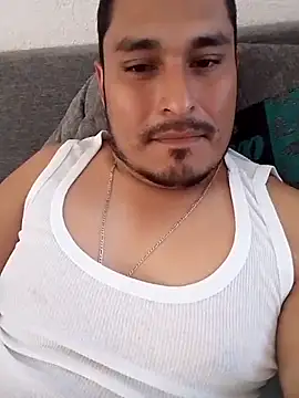 Snapshot of cristian112090 chatting on 01-16-26, 05:39 cristian112090 online show from 01-16-26, 05:39