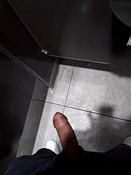 Snapshot of cristian112090 chatting on 01-11-26, 03:02 cristian112090 online show from 01-11-26, 03:02