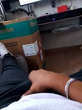 cristian112090 online show from 06-10-26, 12:56