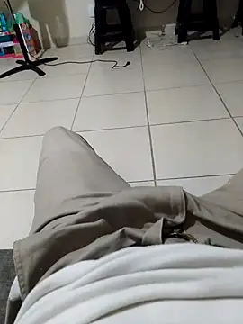 Snapshot of cristian112090 chatting on 09-27-25, 03:34 cristian112090 online show from 09-27-25, 03:34