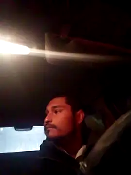 Snapshot of cristian112090 chatting on 12-17-25, 12:43 cristian112090 online show from 12-17-25, 12:43