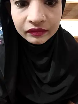 Zoyaa-Zubair online show from 12-21-25, 07:43