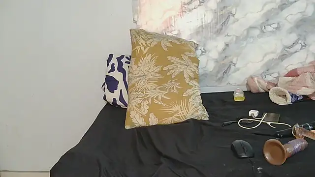 Snapshot of SexyZuluBarbie chatting on 06-19-26, 11:05 SexyZuluBarbie online show from 06-19-26, 11:05