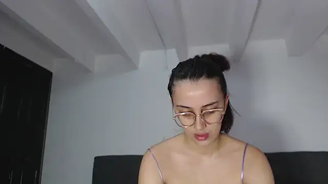 Snapshot of abigail_smith15 chatting on 02-05-26, 03:13 abigail smith15 online show from 02-05-26, 03:13