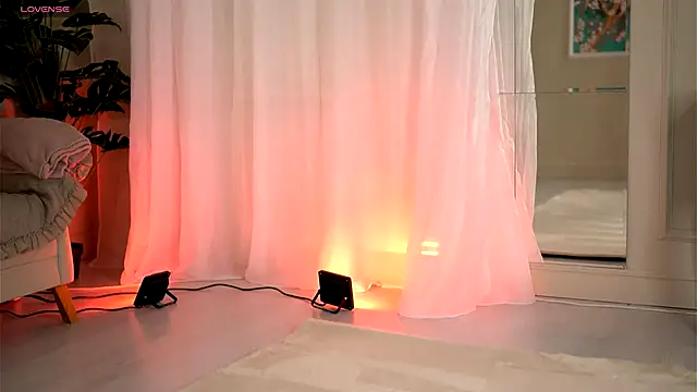 LaraCullen online show from 12-19-25, 07:38