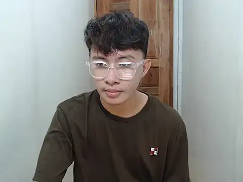 Snapshot of asiantwink0000 chatting on 12-21-25, 04:08 asiantwink0000 online show from 12-21-25, 04:08