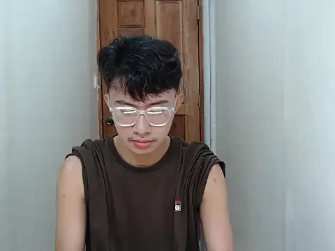 Snapshot of asiantwink0000 chatting on 12-21-25, 04:03 asiantwink0000 online show from 12-21-25, 04:03