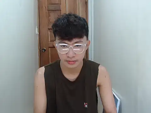 Snapshot of asiantwink0000 chatting on 12-19-25, 05:21 asiantwink0000 online show from 12-19-25, 05:21