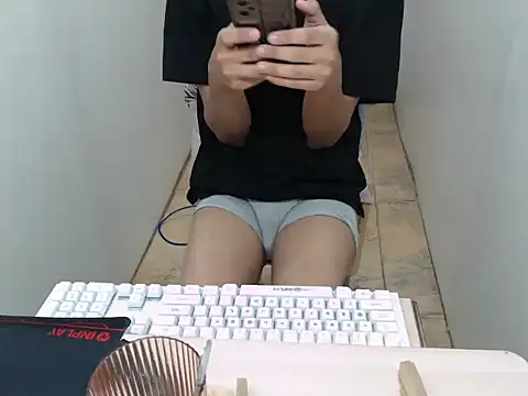 Snapshot of asiantwink0000 chatting on 12-22-25, 04:18 asiantwink0000 online show from 12-22-25, 04:18