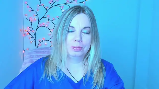 Amanda Swannn online show from 04-15-26, 06:08