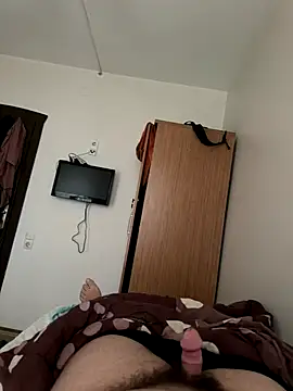 Snapshot of brt2552 chatting on 12-22-25, 01:33 brt2552 online show from 12-22-25, 01:33