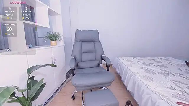 Snapshot of Wan-Yun-520 chatting on 12-18-25, 01:15 Wan-Yun-520 online show from 12-18-25, 01:15