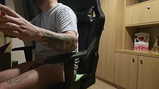 Snapshot of kevinnlovelly chatting on 02-16-26, 07:34 kevinnlovelly online show from 02-16-26, 07:34