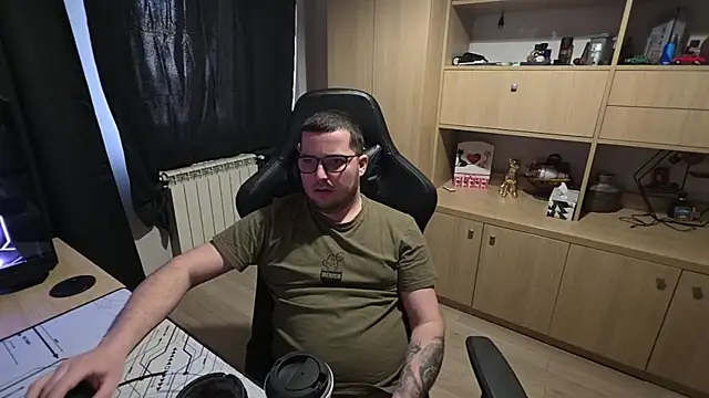 Snapshot of kevinnlovelly chatting on 02-13-26, 11:43 kevinnlovelly online show from 02-13-26, 11:43