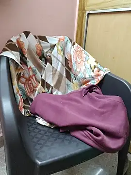 Snapshot of smgrtamil chatting on 12-20-25, 08:06 smgrtamil online show from 12-20-25, 08:06