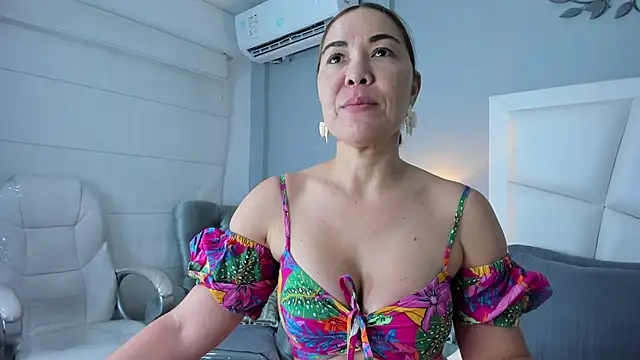 Snapshot of AnnaJaimes chatting on 04-22-26, 11:55 AnnaJaimes online show from 04-22-26, 11:55