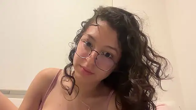 Alicatcua  online show from 01-12-26, 03:02