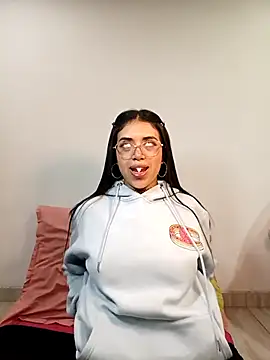 Snapshot of Violett__Rose chatting on 12-01-25, 02:34 Violett Rose online show from 12-01-25, 02:34