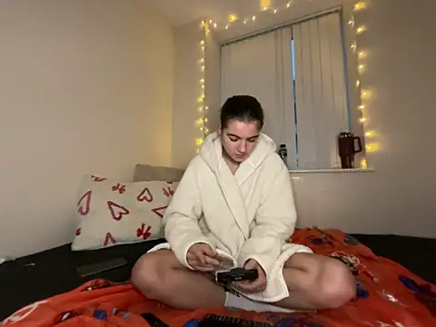 Snapshot of lucyx_xx chatting on 12-03-25, 04:28 lucyx xx online show from 12-03-25, 04:28