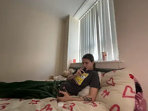 Snapshot of lucyx_xx chatting on 02-24-26, 04:08 lucyx xx online show from 02-24-26, 04:08