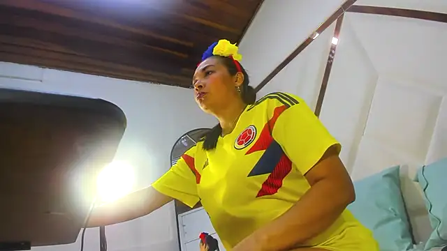 Valeria gil  online show from 06-27-26, 05:19