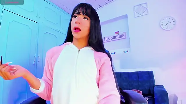 Hot Darliing online show from 01-13-26, 01:15