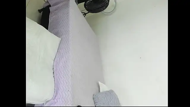 Snapshot of violetaebony chatting on 02-25-26, 02:01 violetaebony online show from 02-25-26, 02:01